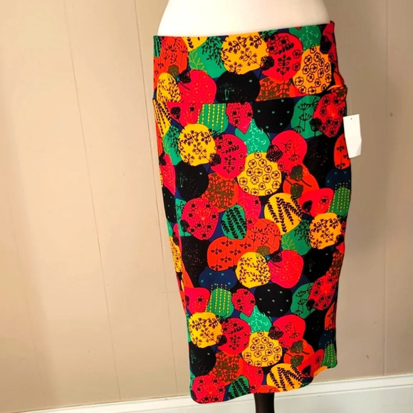 LuLaRoe Dresses & Skirts - Cassie LuLaRoe Skirt New With Tags Size XL